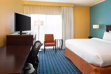 هتل Chester Inn & Suites
