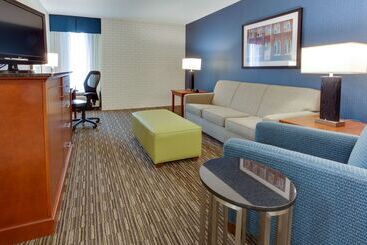 هتل Drury Inn & Suites Nashville Airport