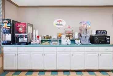 Otel Super 8 By Wyndham Brooklyn