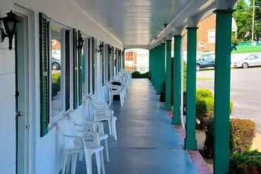 ホテル The Cardinal Inn