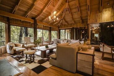 Отель Huilo Huilo Nawelpi Lodge