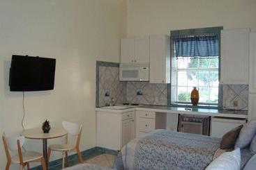 호텔 The Pershing Suites