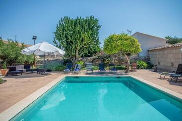 تختخواب و صبحانه Sa Barcella Ti 64