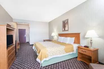 Отель Days Inn & Suites By Wyndham Seaford