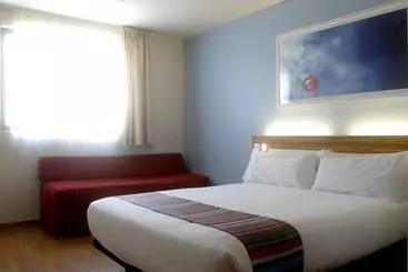Отель Travelodge Barcelona Poblenou