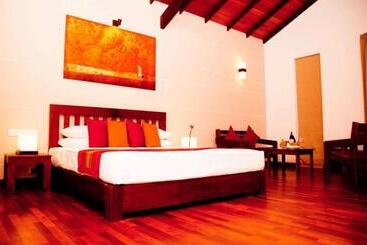 בית מלון כפרי Kamili Beach Villa, Kalutara