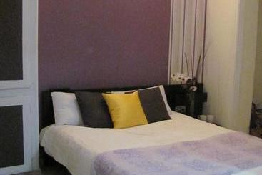 مسافرخانه Brustar Gotic Centric