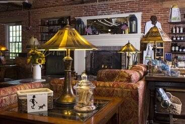 호텔 The Common Man Inn & Restaurant