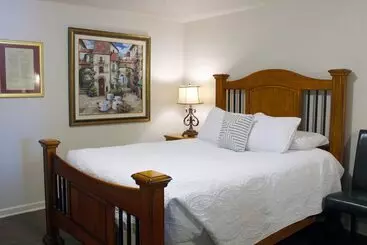 Hotel Silverton Inn & Suites