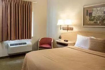 هتل Suburban Studios Morgantown