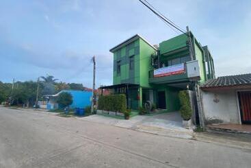 ペンション N&n House Laem Hin