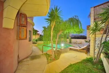 호텔 Anemomili Village