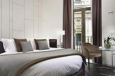 هتل Piazza Del Gesu Luxury Suites