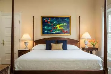 Отель Embassy Circle Guest House