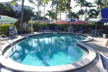 منتجع Waterside Inn On The Beach