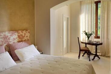 مبيت وإفطار Villa Lina