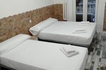 پانسیون Hostal Noche Y Dia