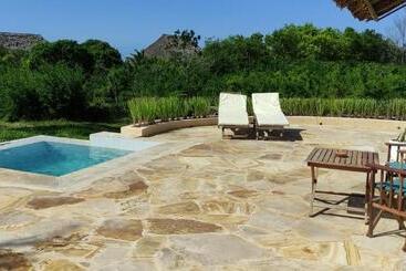 Resort Amani Villas Nature Retreat