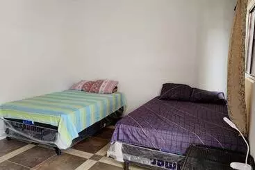 پانسیون Hostal Claros