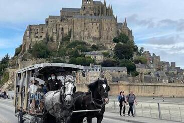 민박 La Tour Cachée