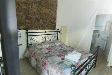 تختخواب و صبحانه Janas Country House