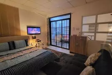 پانسیون Josephine S Bunker