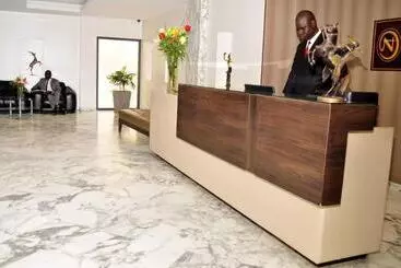 هتل Le Ndiambour Hôtel Et Résidence
