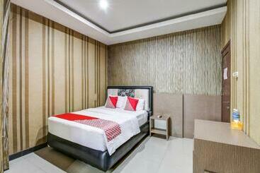 酒店 Reddoorz At Jalan Emmy Saelan Palu