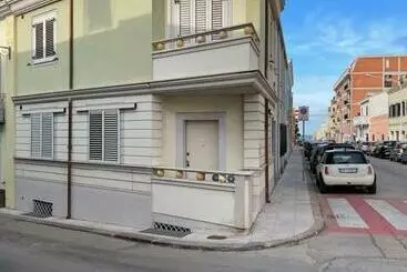 تختخواب و صبحانه Rena Bianca House