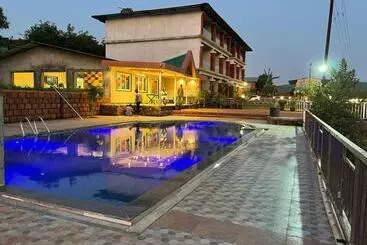 Hotel Khushi Riverside Resort & Spa