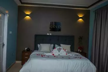 Hotel Piano & Gold Collections, Peduase