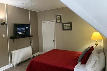 Bed and Breakfast Marmora And Lake Inn