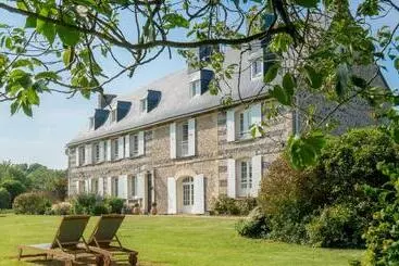 ベッドアンドブレックファースト Le Manoir Des Falaises   Chambres D Hôtes