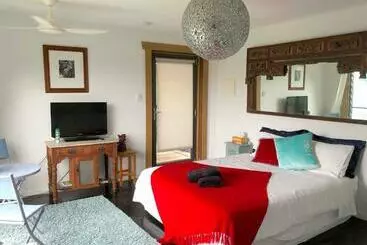 ペンション The Golden Retreat Pool House