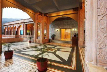 호텔 The Pratap Palace