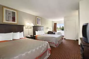 Hotelli Days Inn & Suites By Wyndham Rancho Cordova