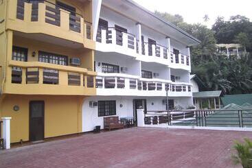 فندق Seashore Beach Resort