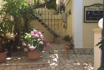 Sebastians Family Hotel & Taverna