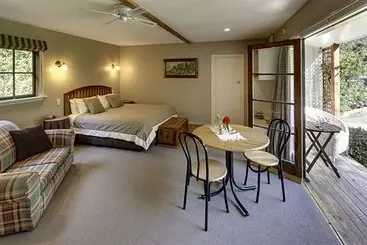 בית מלון כפרי Akaroa Cottages Heritage Boutique Collection