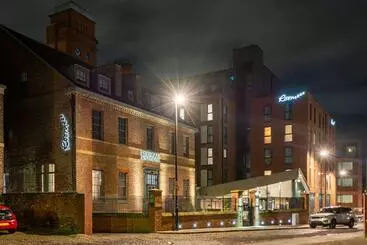 هتل Roomzzz Newcastle City