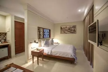 בית מלון כפרי Seminyak Lagoon All Suites