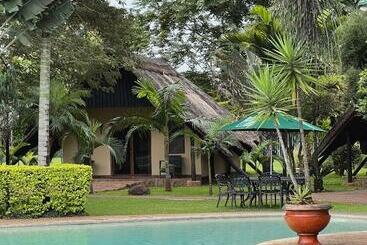 هتل Sandy's Creations Resort