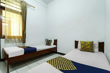 Hotelli Spot On 90921 Wisma Pkpn 2