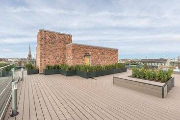 酒店 Destiny Student   Dominick Place