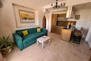 Mahdia Baghdadi Laourient Apartments, Restaurant, Café