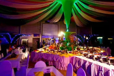 Hotel Reddoorz Plus Near Mendoza Park
