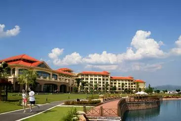 هتل Your World International Conference Centre