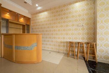 Mary J Hotel Family 10 Pax Room