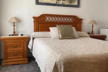 پانسیون Pensión Mari Carmen