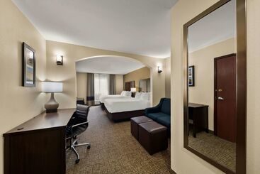 فندق Comfort Inn & Suites Atoka